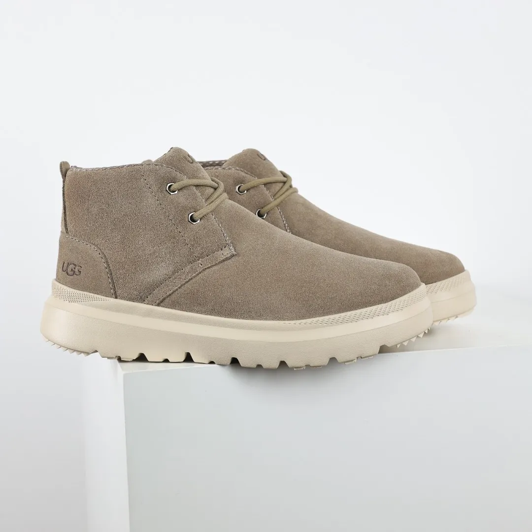 Pick up locally 💰500 Core recommended good price It is a very suitable choice for home furnishings. In the new year, uug launched a series of styles, which are partial to the preferences of young consumers and have also moved to the forefront of fashion trends. Shoe body material: water-repellent coated suede upper, 17 mm UGGPURE™ implantable wool insole, lightweight non-slip and comfortable rubber outsole, with brand LOGO and trademark, with full packaging Size: 40 41 42 43 44